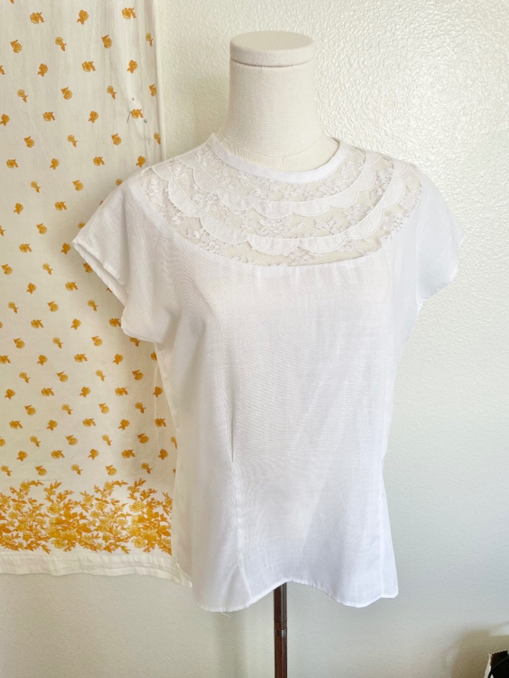 Vintage Sergio Valente White Lace Button Back Blouse